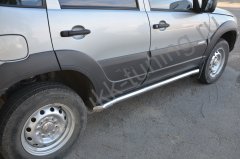 Тюнинг внедорожника Защита штатного порога труба Chevrolet Niva 2010