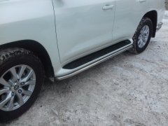 Тюнинг внедорожника Защита штатного порога труба Toyota Land Cruiser 200 TRD 2019