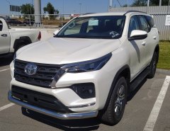 Тюнинг внедорожника Защита переднего бампера Toyota Fortuner 2020