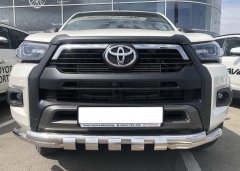 Тюнинг внедорожника Защита переднего бампера Toyota Hilux Black Onyx 2020