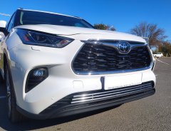 Тюнинг внедорожника Решетка передняя Toyota Highlander 2021