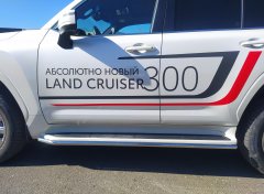 Тюнинг внедорожника Защита штатного порога труба Toyota Land Cruiser 300 2021 (Комфорт плюс)
