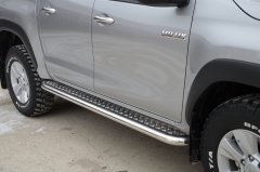 Тюнинг внедорожника Пороги с накладным листом Toyota Hilux 2021