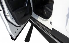 Тюнинг внедорожника Пороги с накладным листом Mazda CX-5 2013