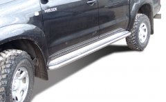 Тюнинг внедорожника Пороги с накладным листом Toyota Hilux 2011