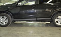Тюнинг внедорожника Порог труба с проступью Toyota RAV4 2015
