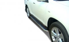 Тюнинг внедорожника Пороги с накладным листом Toyota Highlander 2010
