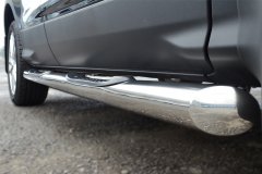 Тюнинг внедорожника Порог труба с проступью Ford Kuga 2011